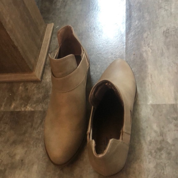 Booties - Picture 4 of 5